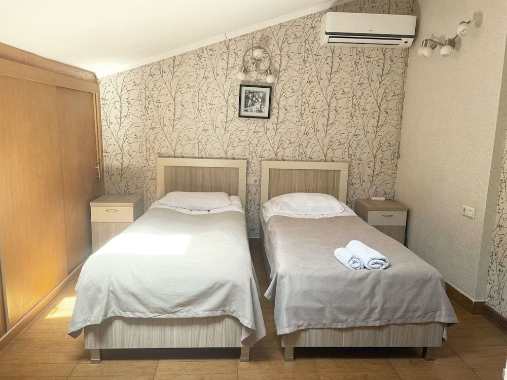 Hotel Toma's House Economy Twin Room 2