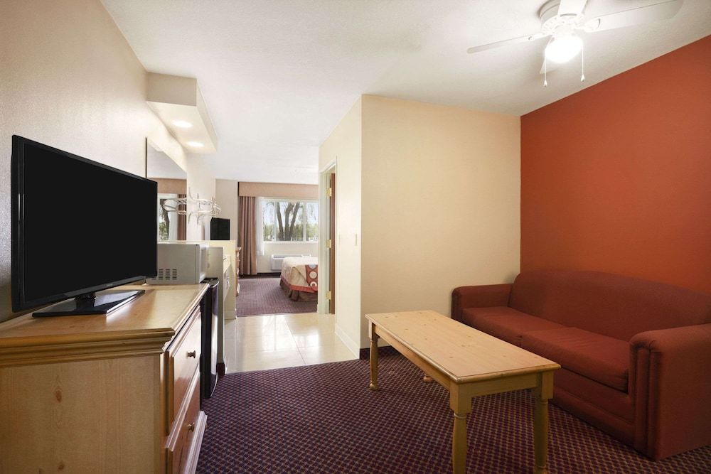 Super 8 by Wyndham Marana/Tucson Area