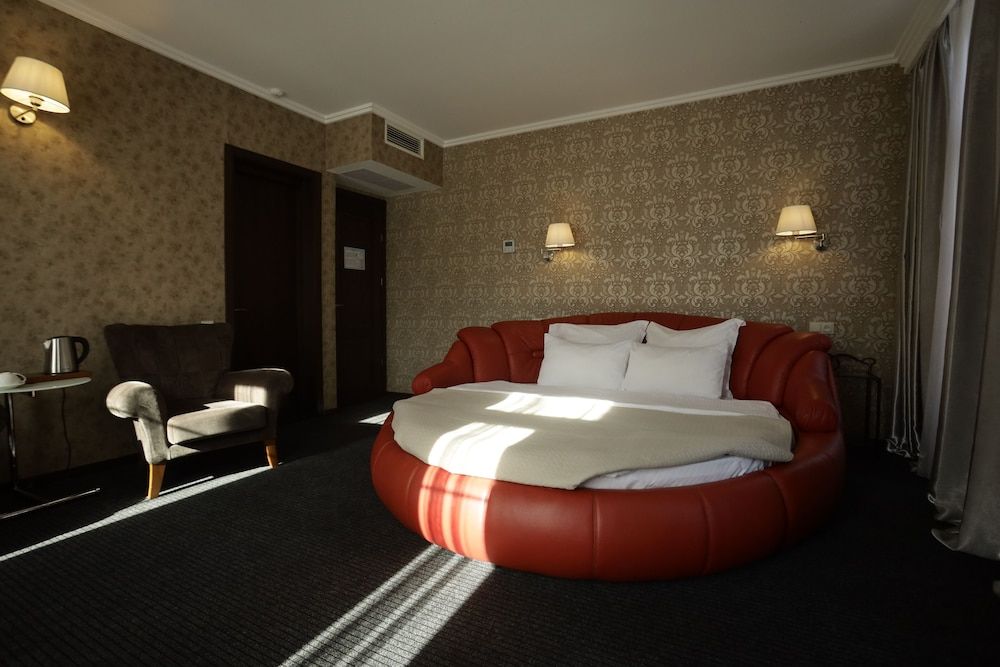 undefined Redline Hotel 3