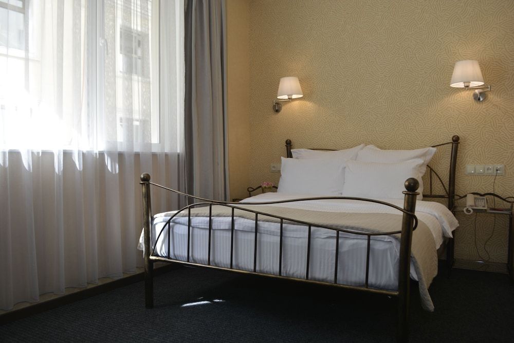 undefined Redline Hotel 10