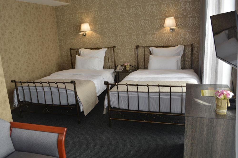 undefined Redline Hotel 5