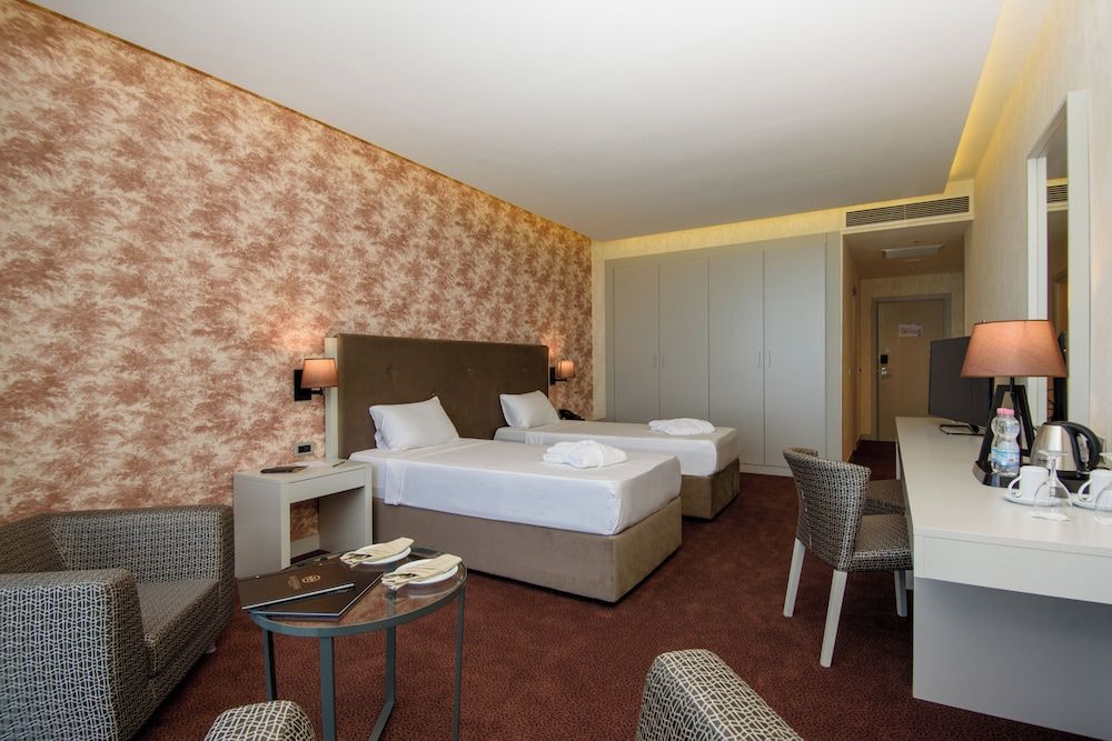 undefined The Grand Gloria Hotel 4