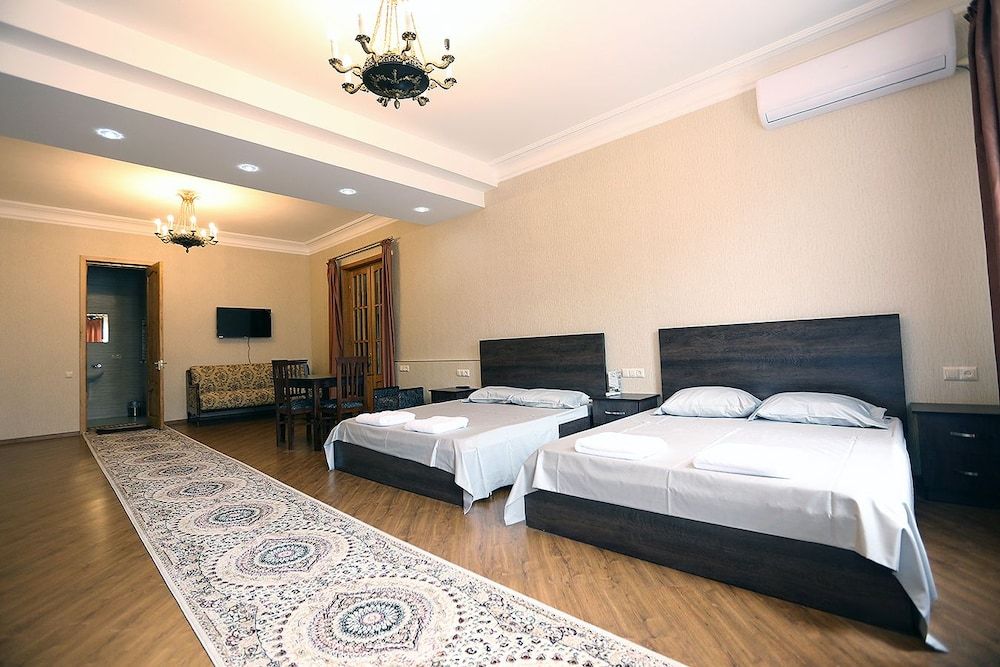 Family Room, 1 Bedroom