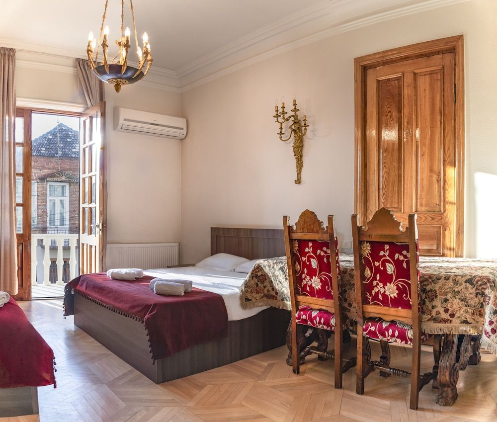 undefined Vedzisi Garden Hotel 4