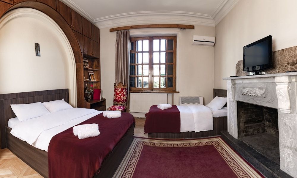 undefined Vedzisi Garden Hotel 2