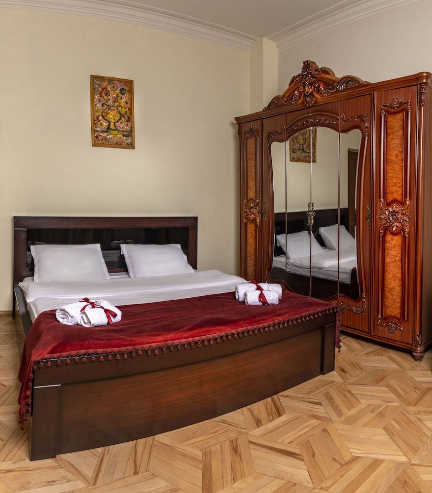 Vedzisi Garden Hotel Deluxe Double Room, 1 King Bed, Bathtub, Garden View 2