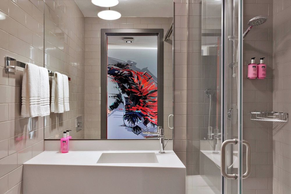 Moxy Tbilisi Room, 1 Queen Bed 4