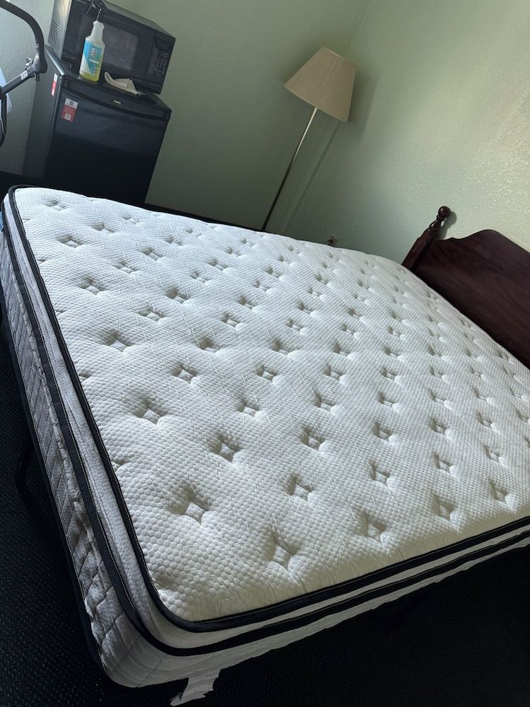 Highland Inn Peculiar Standard Room, 2 Double Beds 3