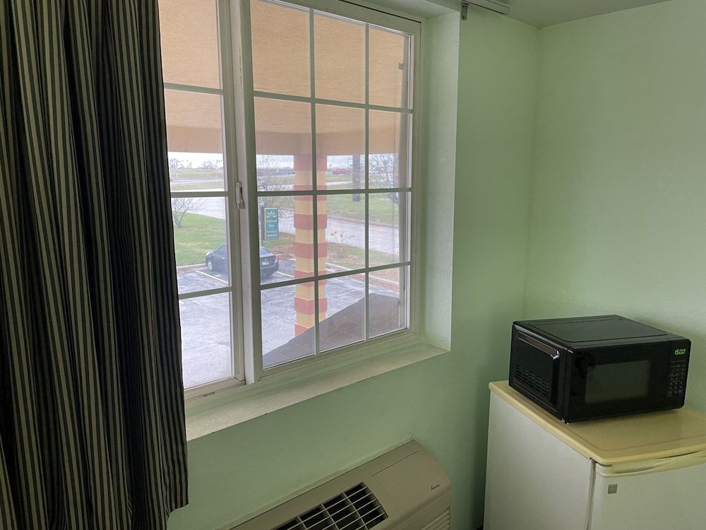 Highland Inn Peculiar Standard Room, 2 Double Beds 14