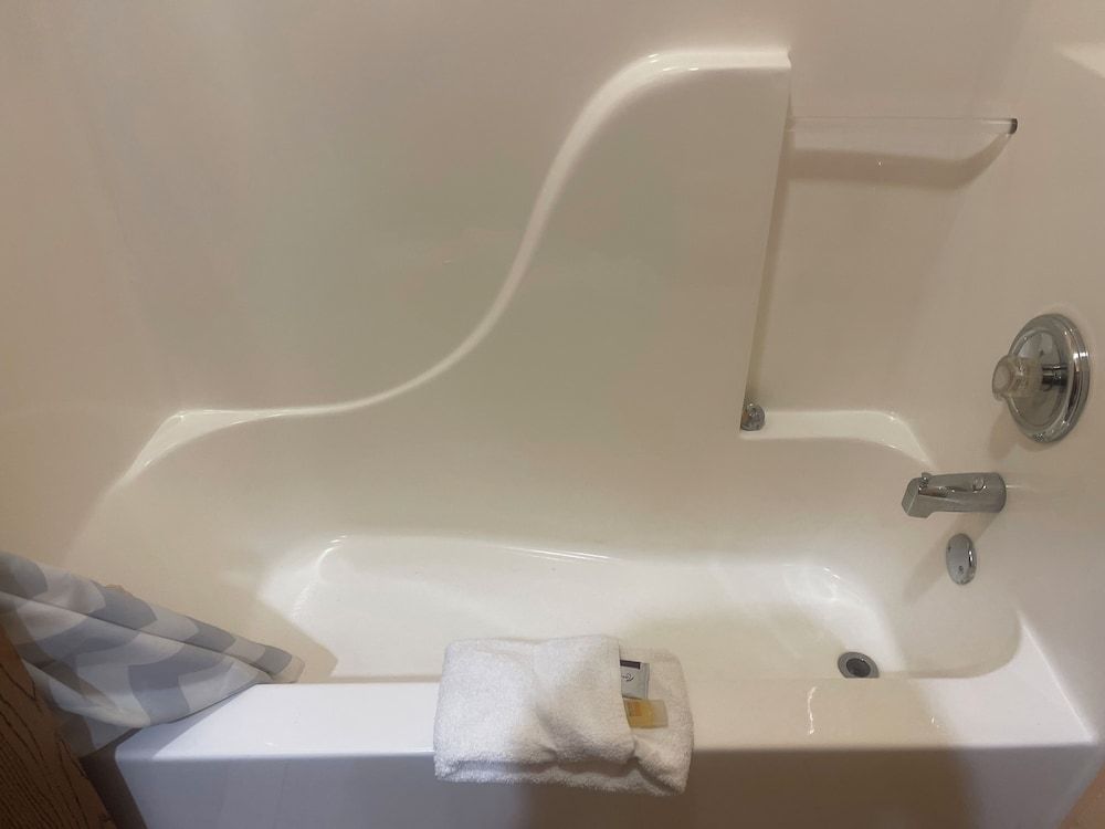 Highland Inn Peculiar Standard Room, 2 Double Beds 11