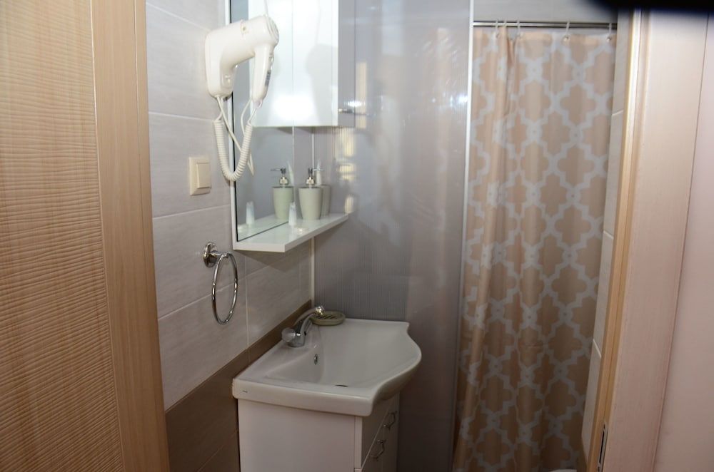 Guest House Batumi Globus Classic Twin Room, 2 Twin Beds, City View 3