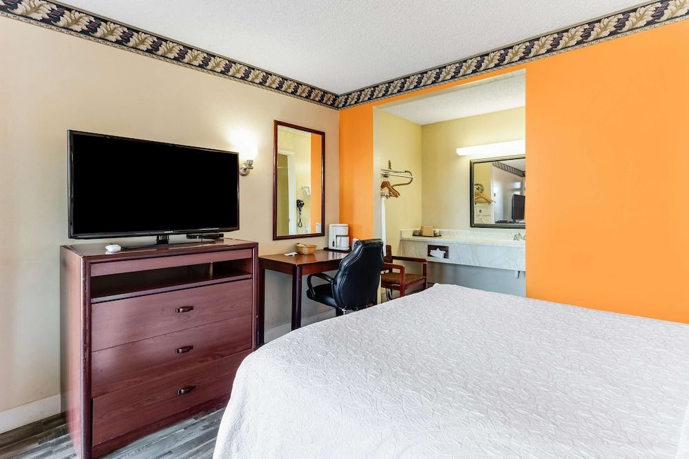 Knights Inn Madera Room, 1 Queen Bed