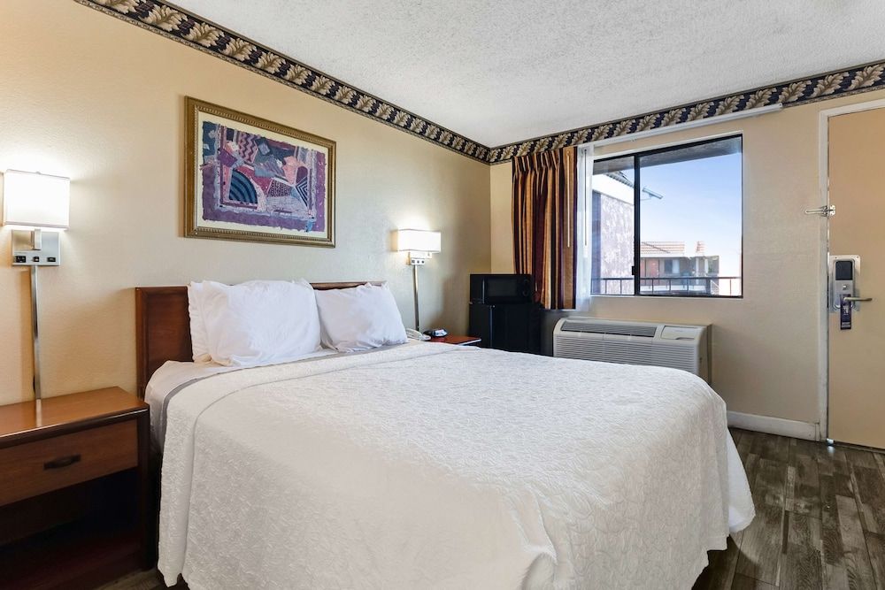 Knights Inn Madera Room, 1 Queen Bed 2