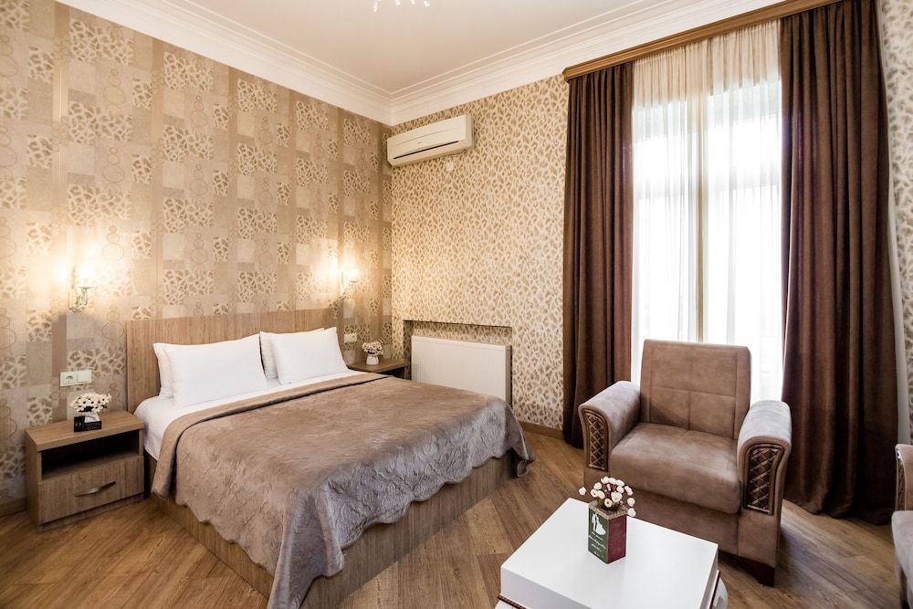 Apartment Dat Exx on the Marjanishvili Family Apartment, 2 Bedrooms 2