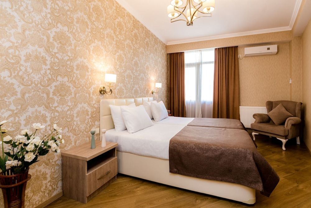 undefined Dat Exx Apartments 5