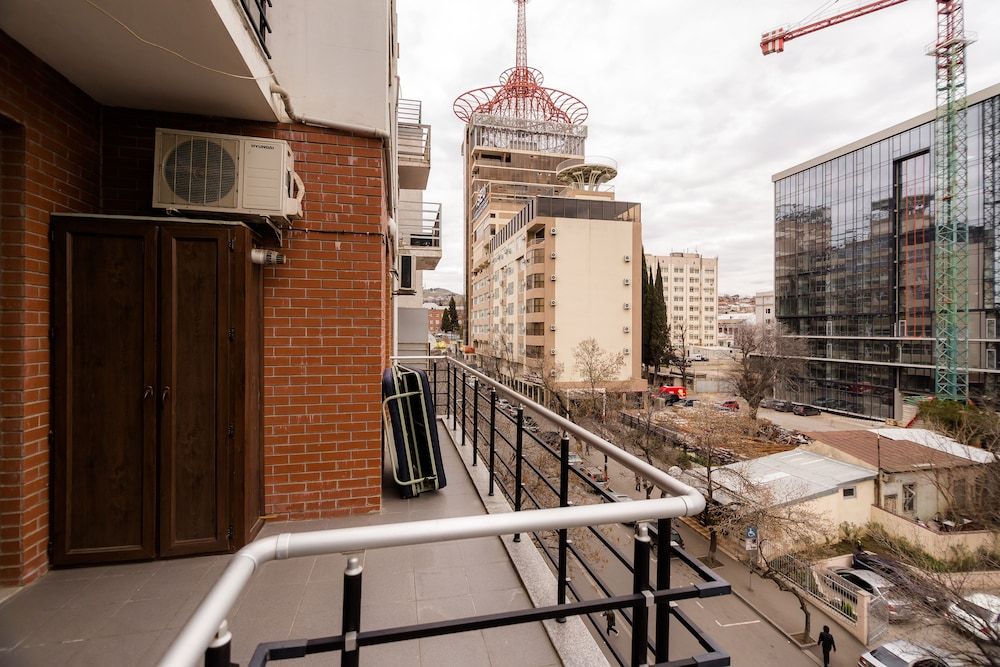 undefined Dat Exx Apartments 9