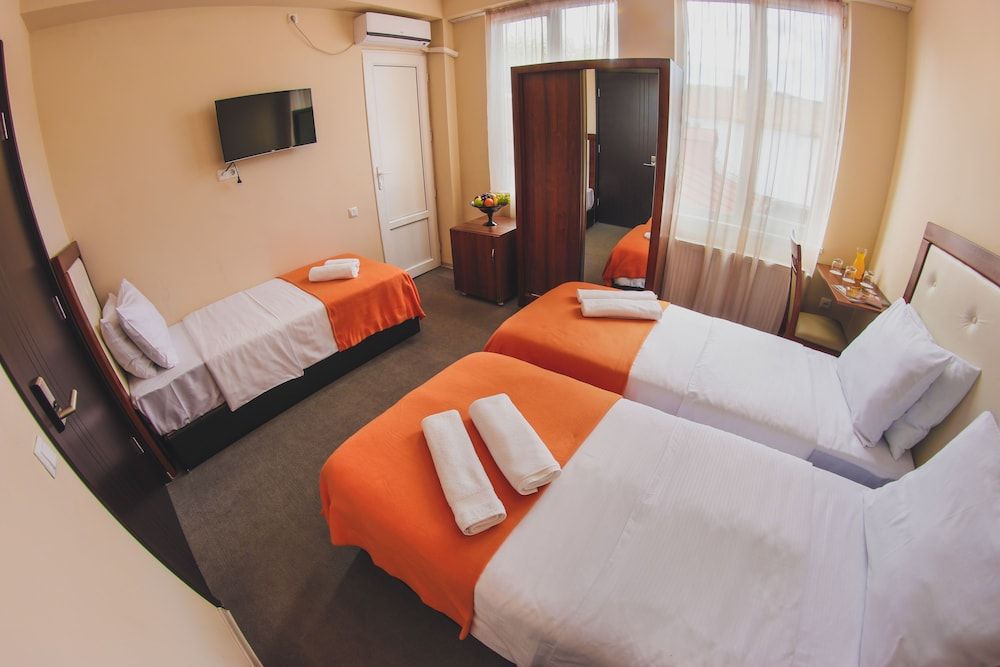 Rogas Home Standard Triple Room 3