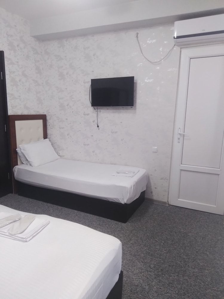 Rogas Home Standard Triple Room 4