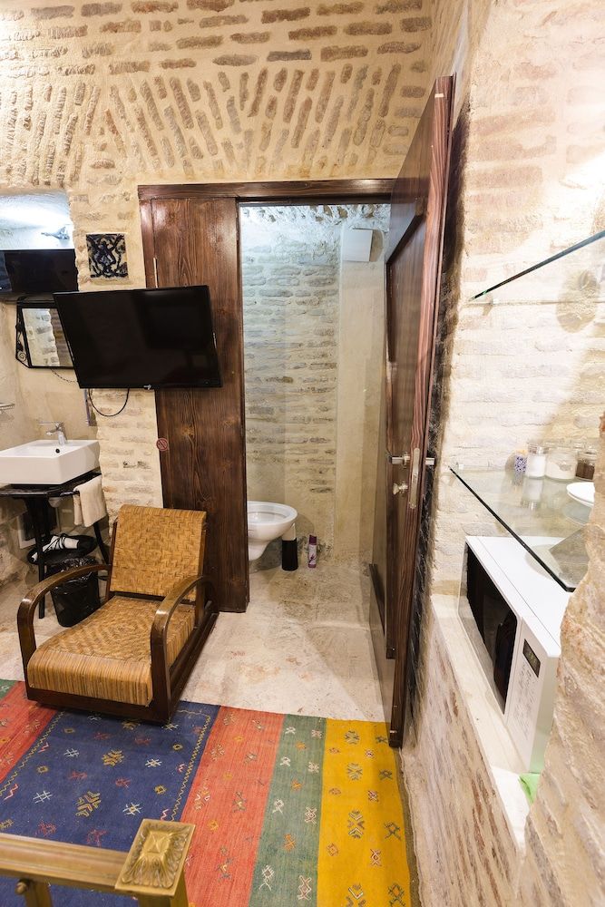 Castle in Old Town Design Double Room, 1 Double Bed, Terrace, Courtyard View 7