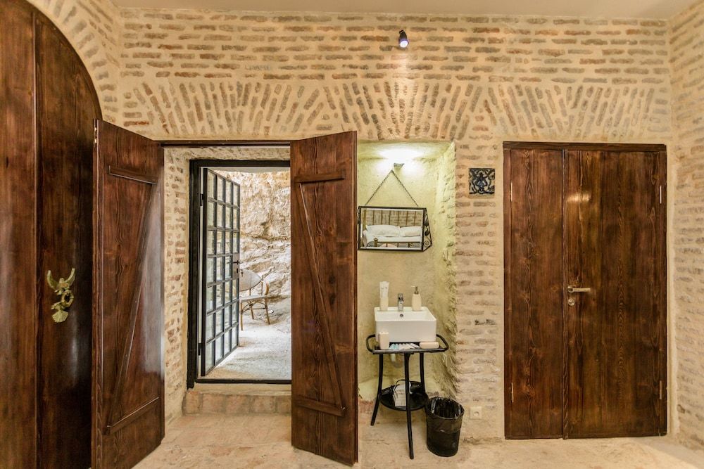 Castle in Old Town Design Double Room, 1 Double Bed, Terrace, Courtyard View 10