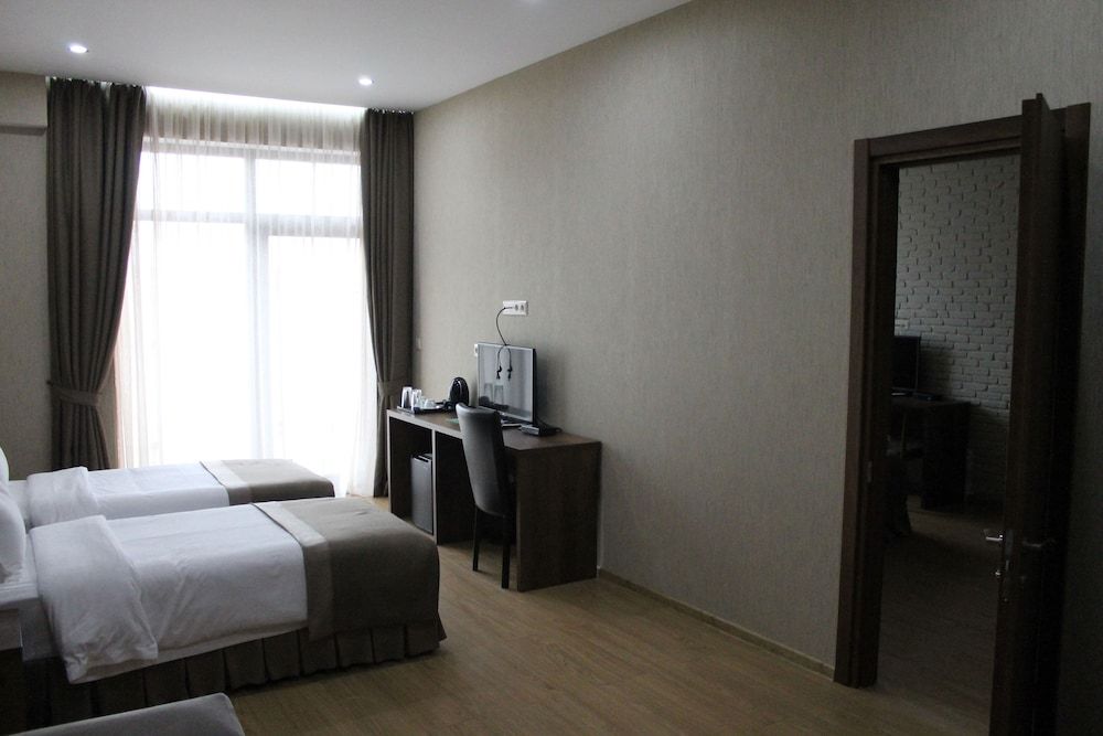 undefined Metekhi Line 4