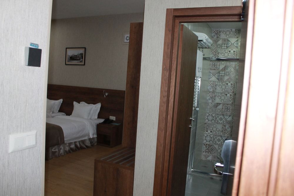 undefined Metekhi Line 3