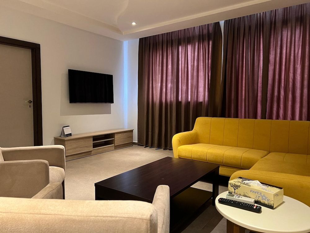 Grand Hotel Central Deluxe Suite 4