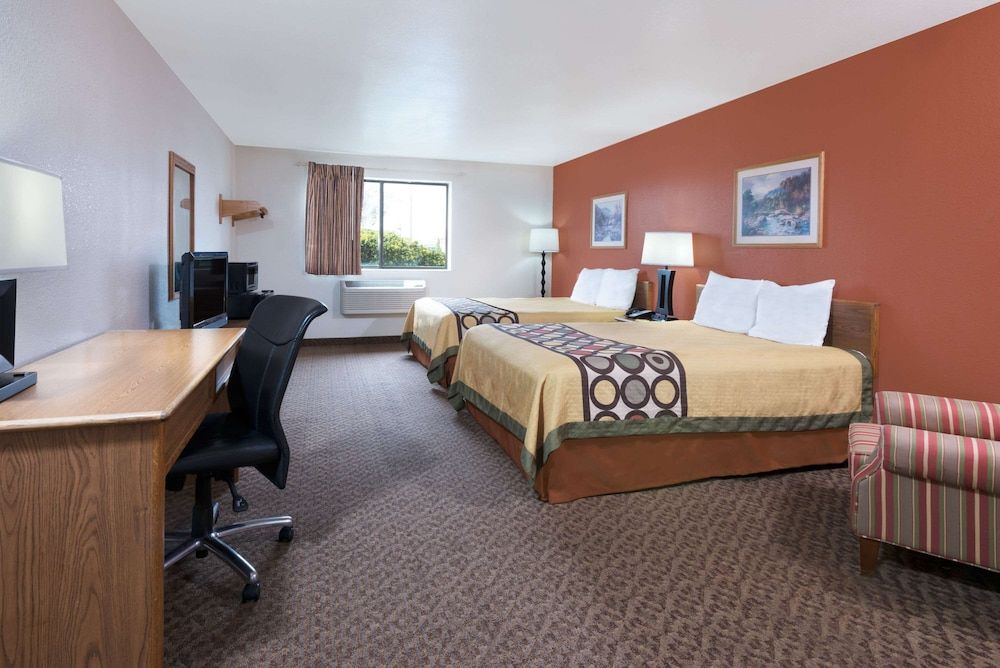 Business Room, 2 Queen Beds, Non Smoking