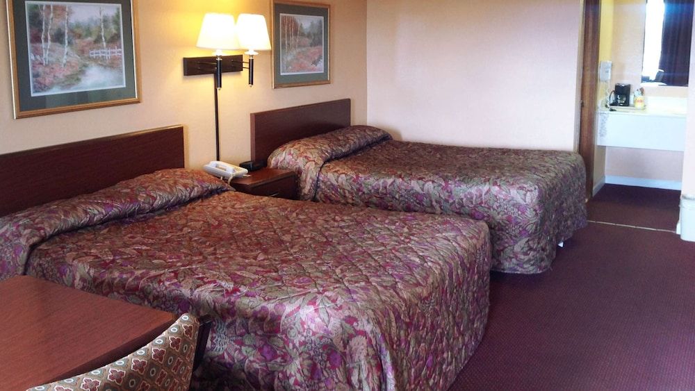 Inn of Loudon Room, 2 Double Beds, Non Smoking 2