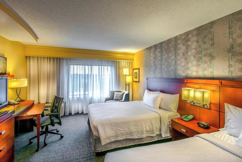 Room, 2 Queen Beds, Non Smoking (Mobility/Hearing Accessible, Tub)