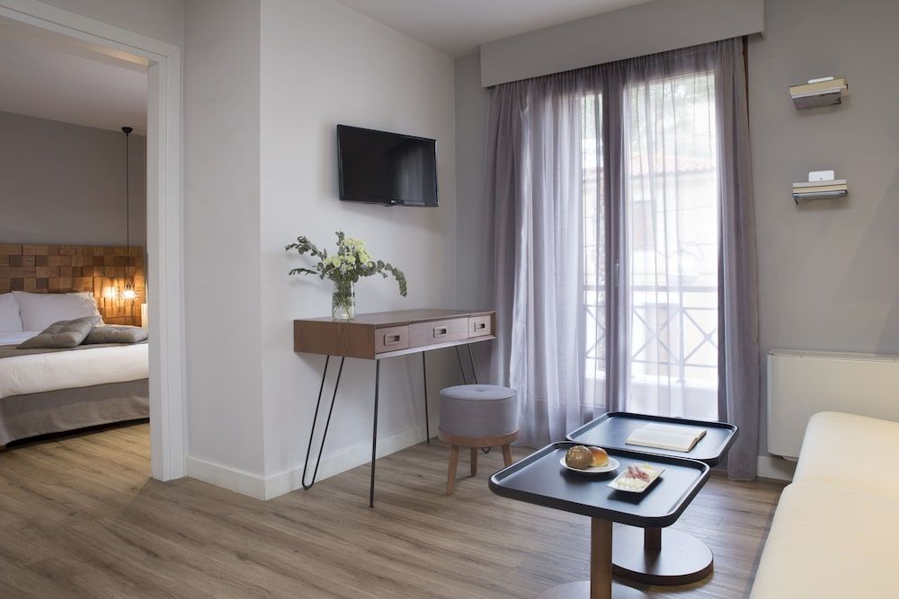 Apollon Library Suites Premium Suite 11