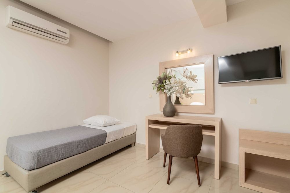 Standard Double or Twin Room, Pool View
