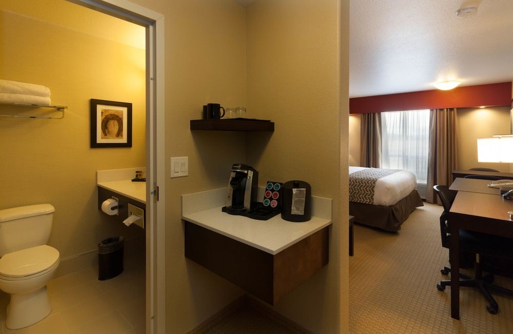 The Kanata by BCMInns Invermere Superior King 6