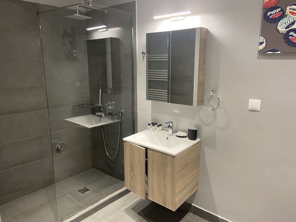 Connect Studios & Apartments Standard Double Room, Park View 8