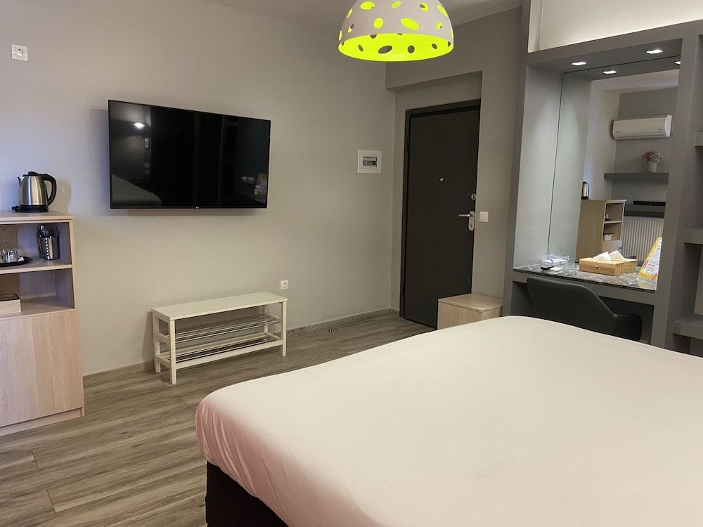 Connect Studios & Apartments Standard Double Room, Park View 12