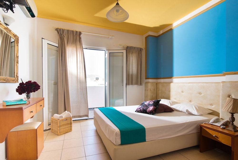 Standard Studio, Partial Sea View (Triple)