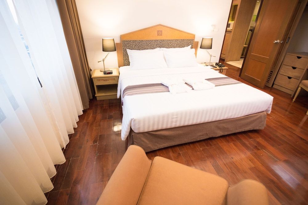 undefined Grand Tower Inn Rama VI Hotel 10