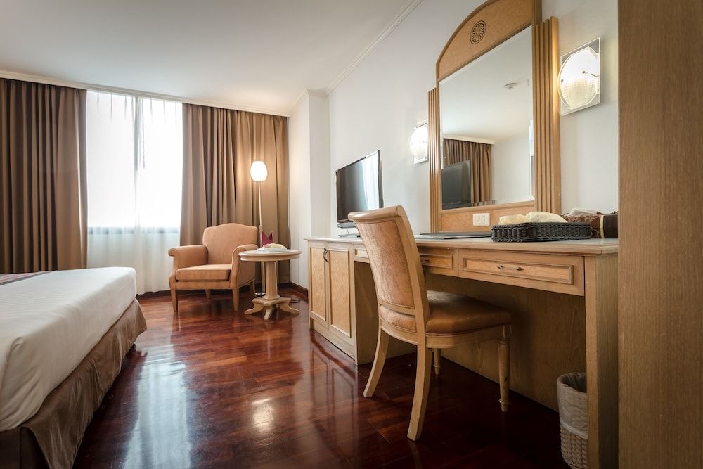Grand Tower Inn Rama VI Hotel Deluxe Room 6