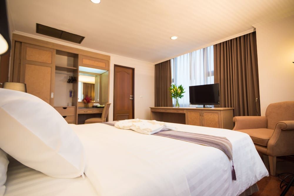 undefined Grand Tower Inn Rama VI Hotel 8