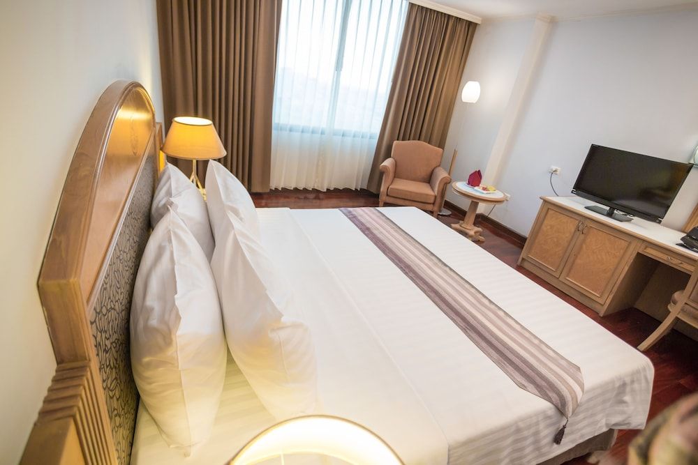 Grand Tower Inn Rama VI Hotel Deluxe Room 3