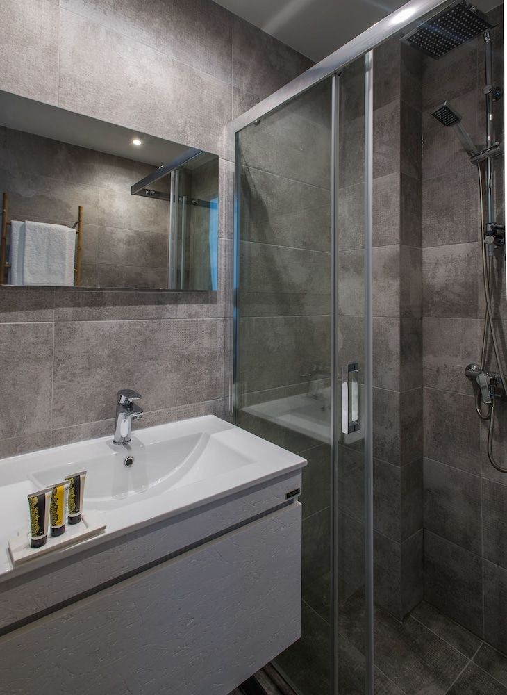 undefined Spot Apart 10