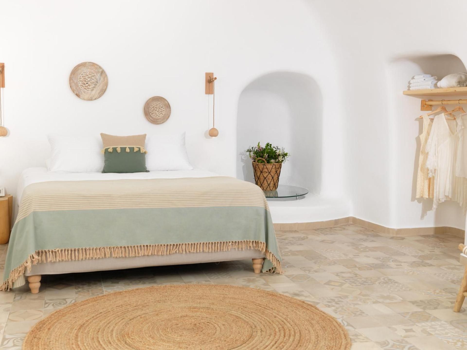 Honeymoon Cave Studio with Private Plunge Pool