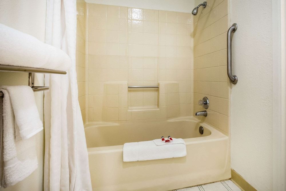 Room, 1 Queen Bed, Accessible, Non Smoking (Mobility/Hearing)