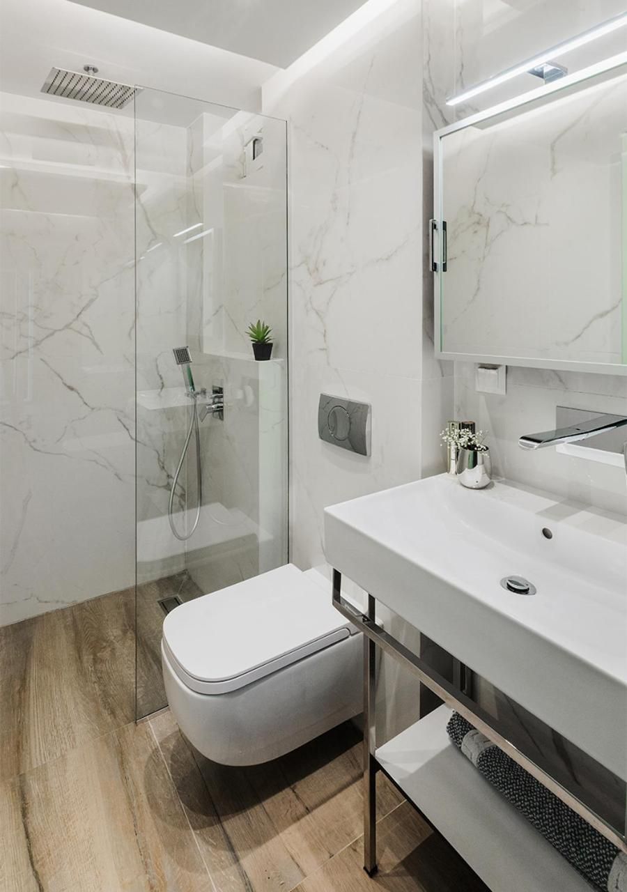 Deluxe Queen Suite