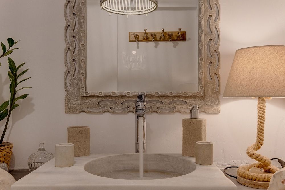 Rock Villas - Emporio | Pool, Jacuzzi, Castle View Luxury Villa, 3 Bedrooms, Pool (Rock Legend) 17