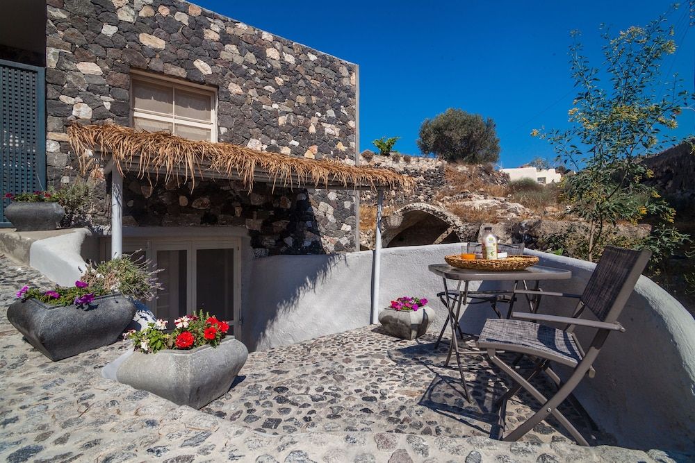 undefined Rock Villas - Emporio | Pool, Jacuzzi, Castle View 6