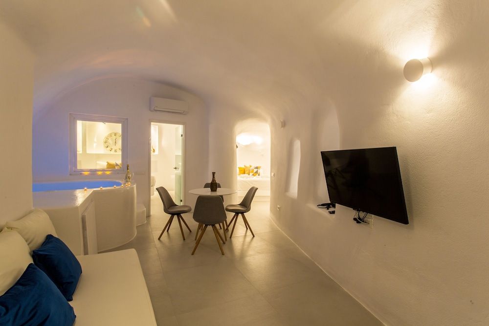 Boutique 88 Fira Apartment, 2 Bedrooms, Hot Tub (Elegant) 9