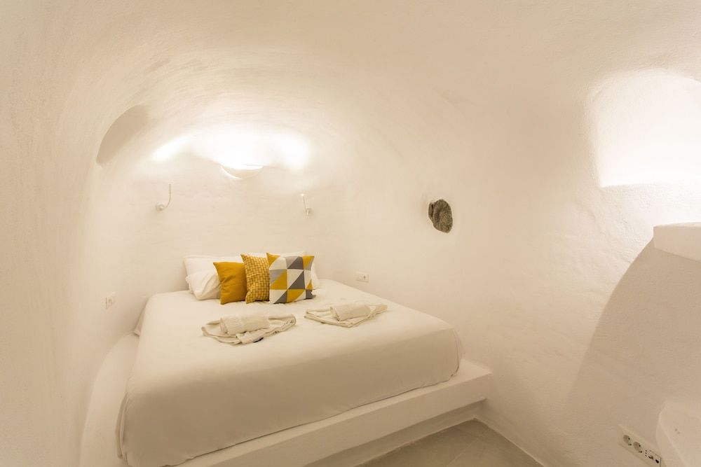 Boutique 88 Fira Apartment, 2 Bedrooms, Hot Tub (Elegant) 2