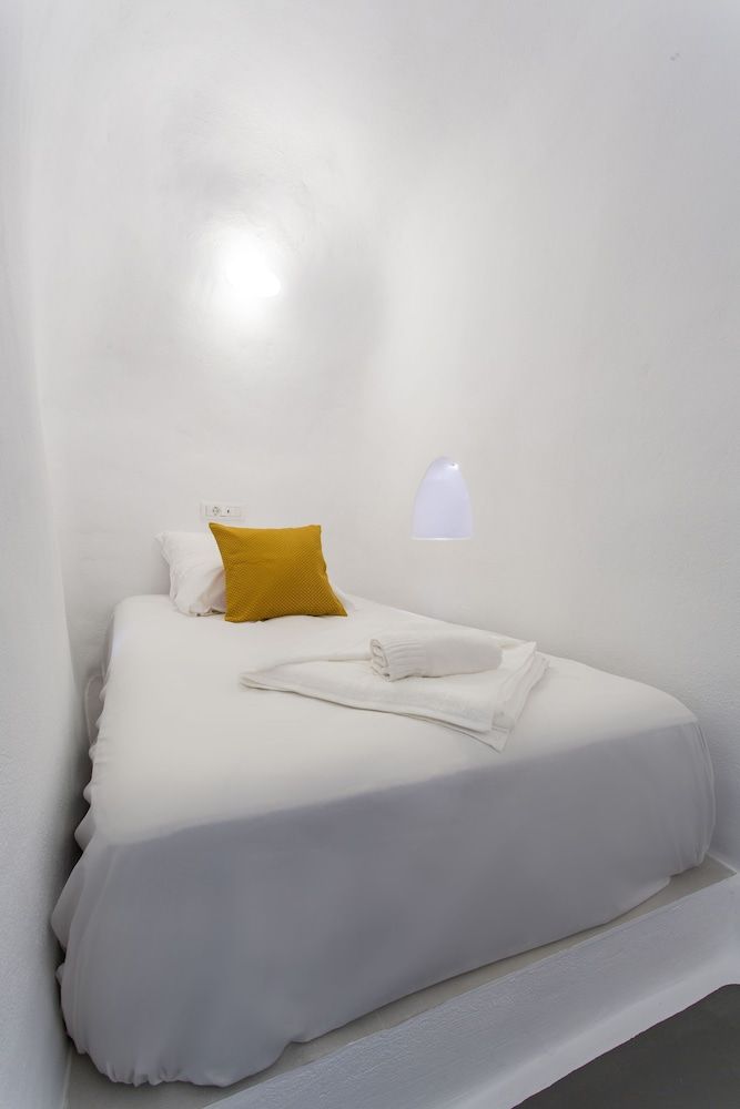 Icon Apartment (1 King Bed and 1 Bed Deck)