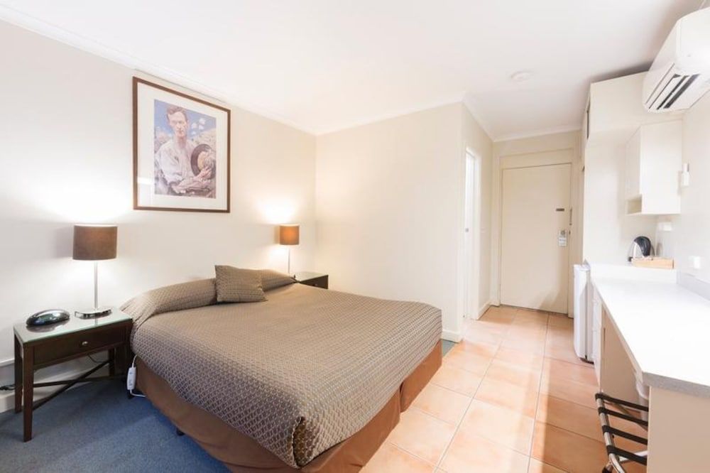 Standard Queen Room